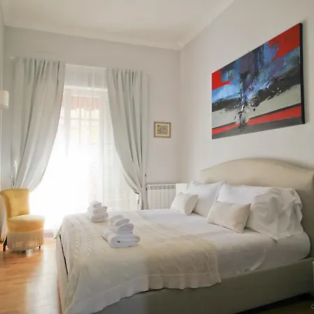At Penthouse Apartment Rom