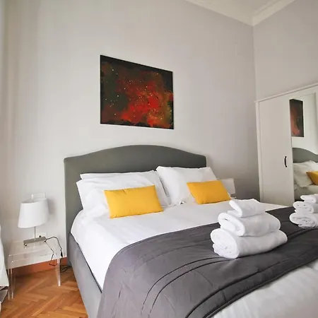 Apartment At Penthouse Rom